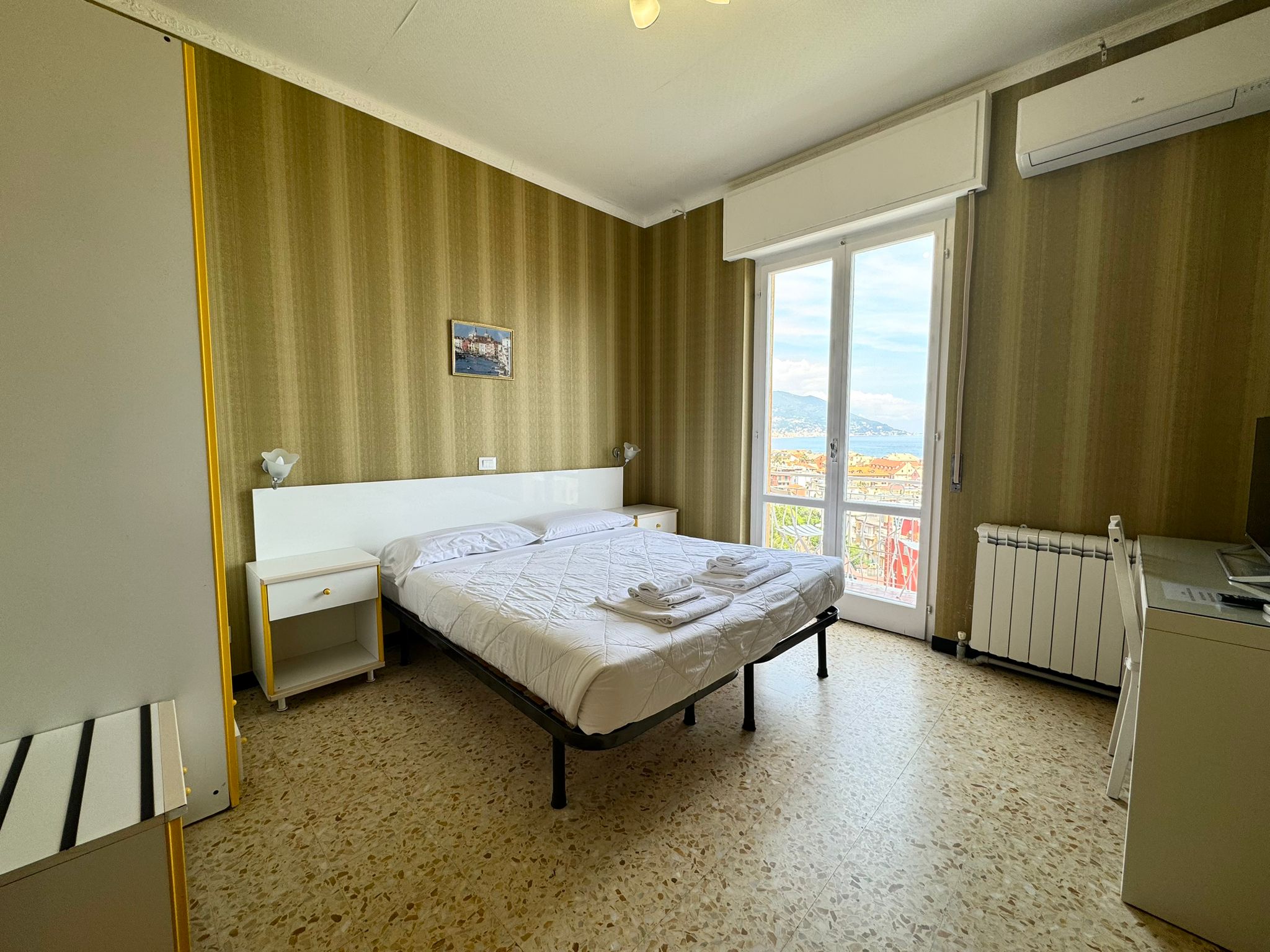 Camera 9